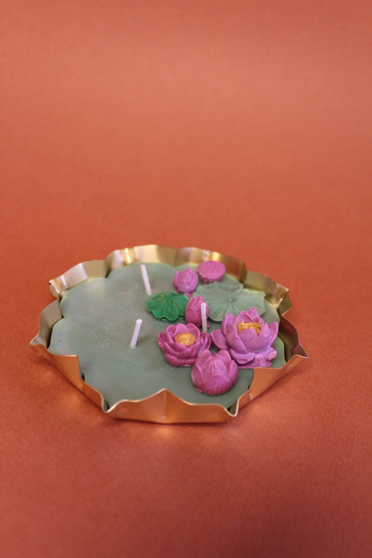 Purple flower Urli Lotus Pond Candle – A Floral Festive Delight (Copy)