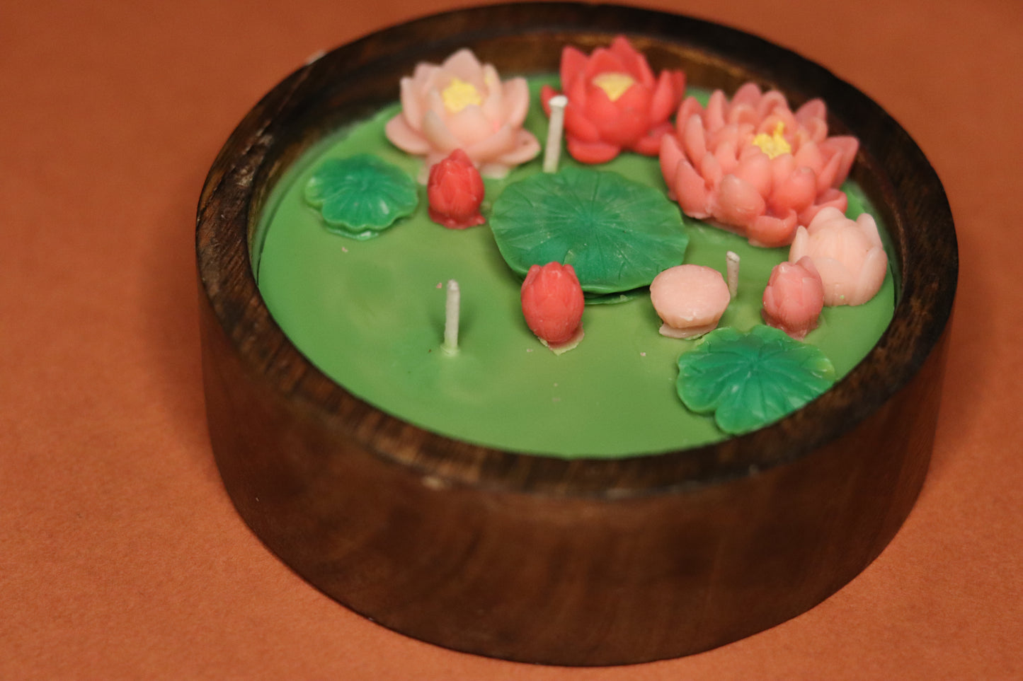 Lotus Pond Floral Wooden Urli Candle – A Bloom of Light & Fragrance