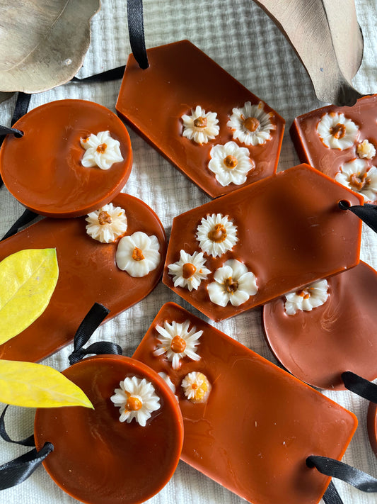 Geranium and saffron wax tablet